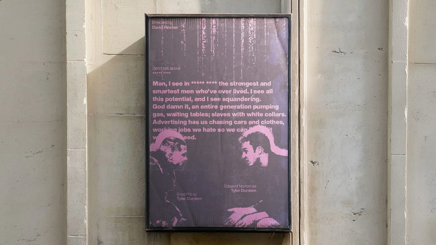 Cartel de El club de la lucha para Life Interchanging Films, colgado en una pared de hormigón